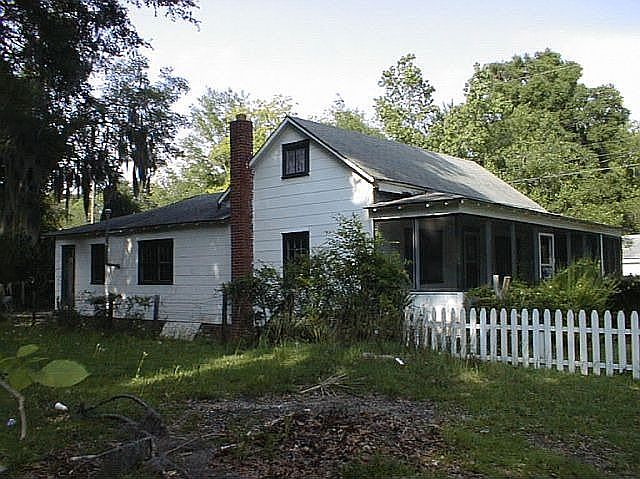 2nd image of 1301 Greens Rd