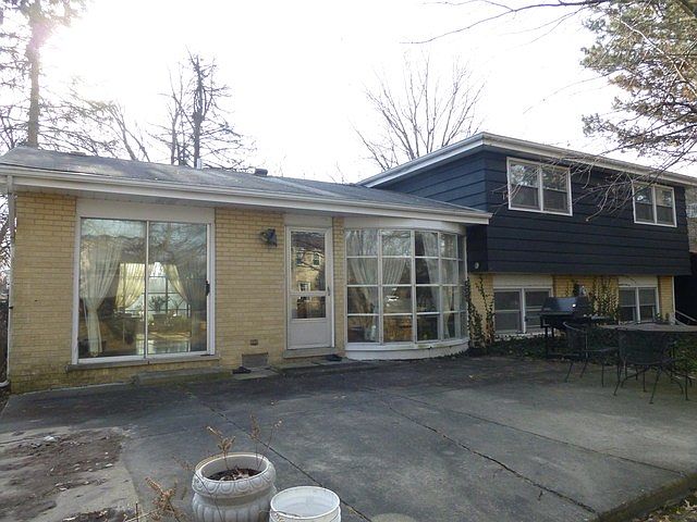 2nd image of 2444 Rebecca Ln