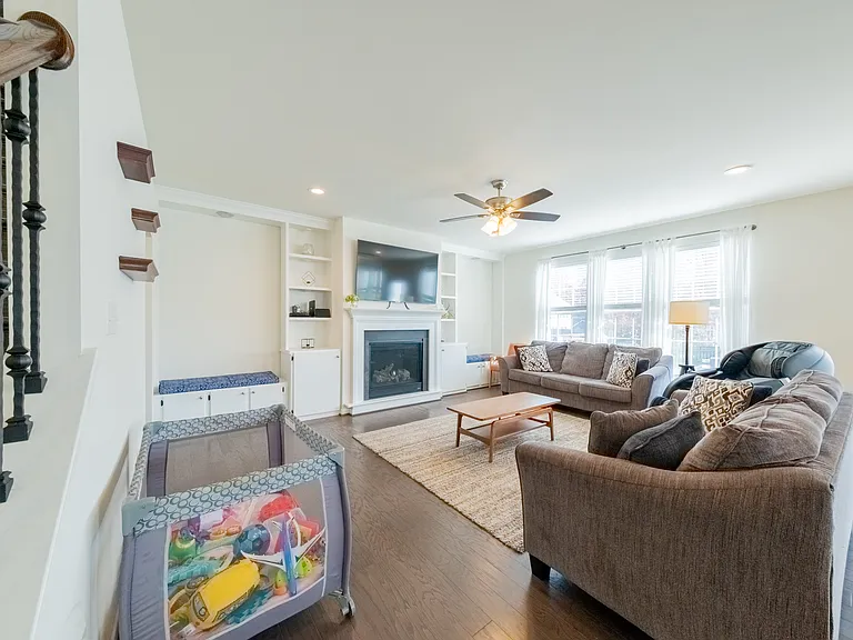 10878 Holman Ridge Rd — Photo 32