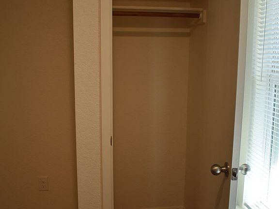 4th image of 402 Bonnie Dr #B