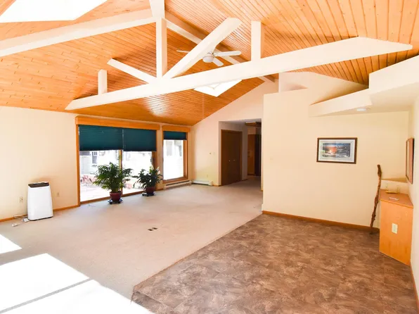 1014 Oakland Park Rd, Thief River Falls, MN 56701