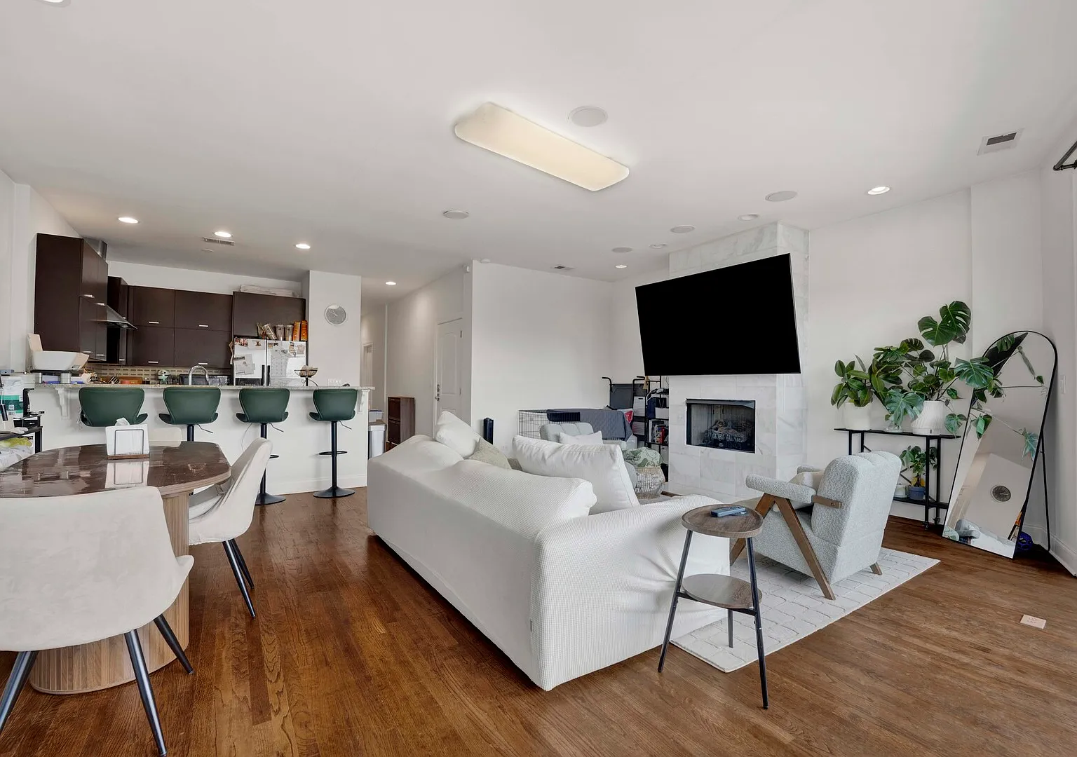 3 bed, 1650 sqft, $3,150 — Photo 2