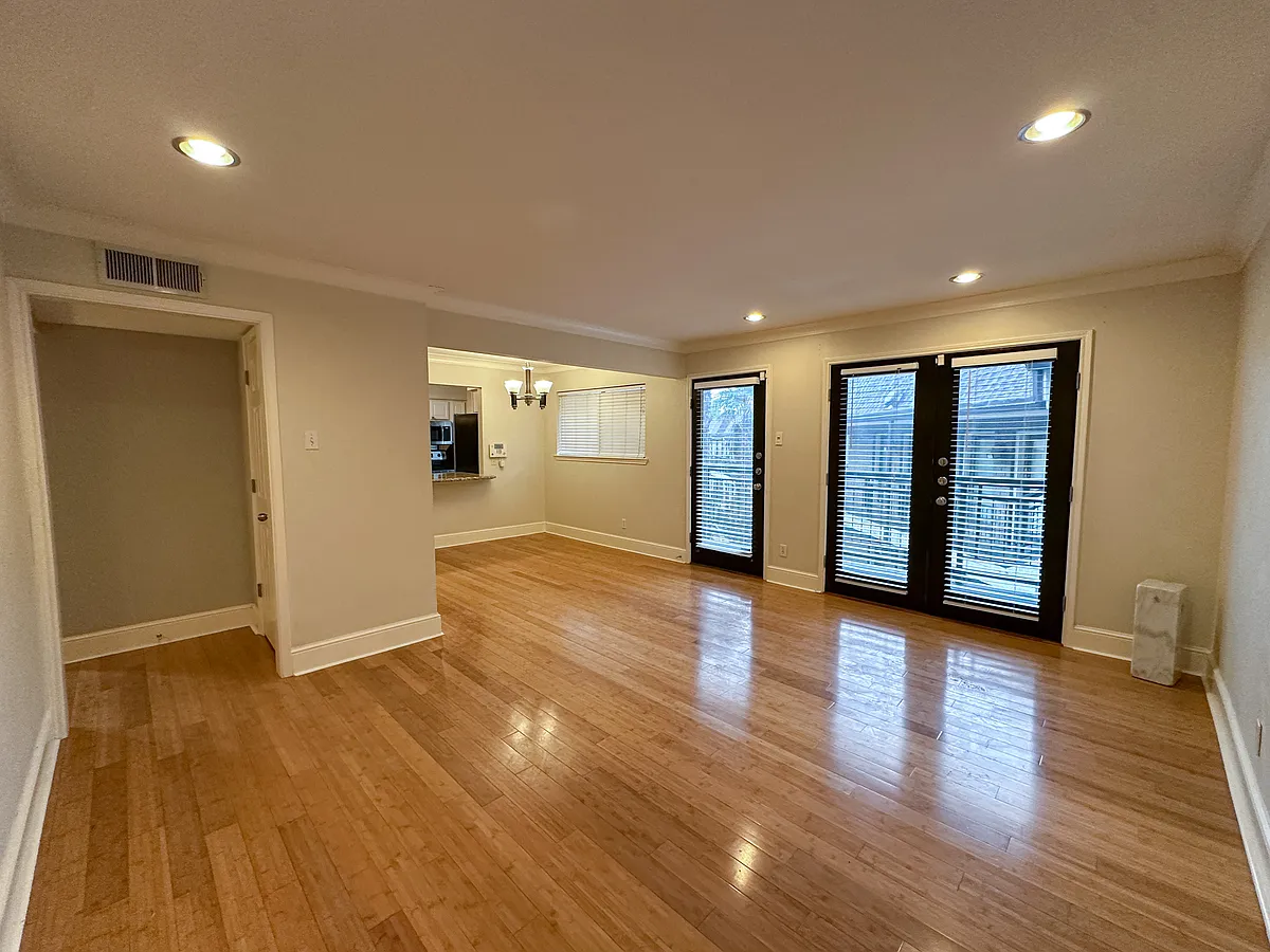 Building Photo - 7730 Meadow Park Dr #201