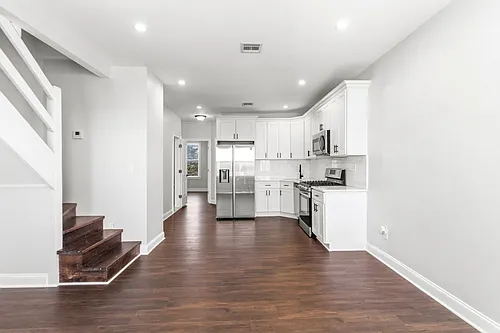 322 Rutherford Blvd #2 Photo 1