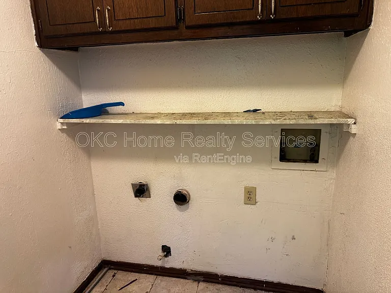 915 Delmar Cir — Photo 5