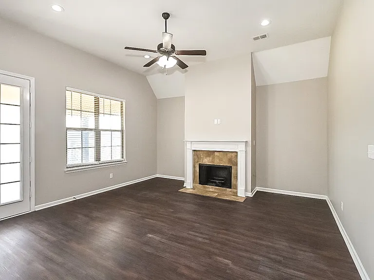 75 Briar Hollow Ln — Photo 4