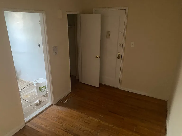 84th Dr — Photo 3