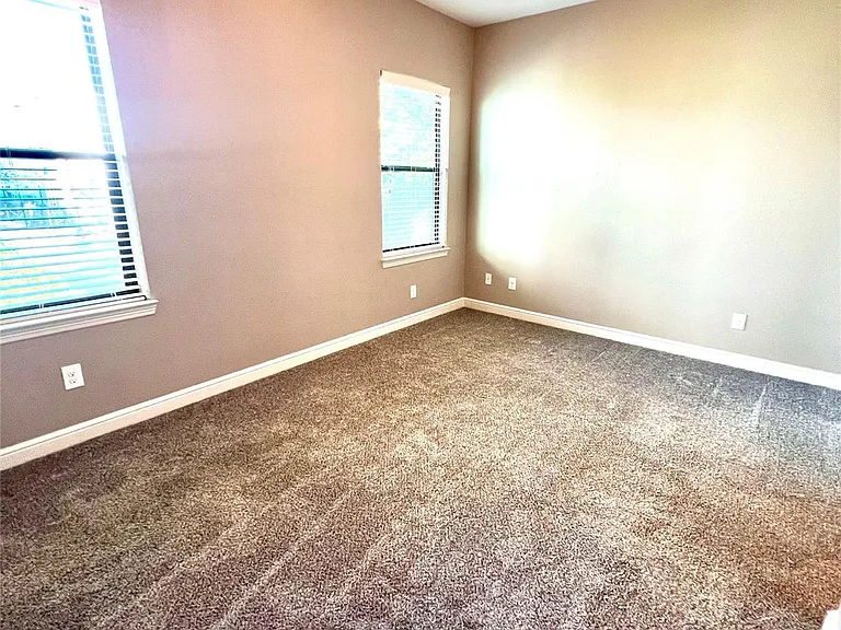 1818 Edwards St — Photo 14