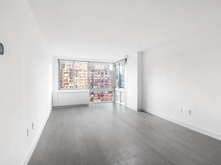 101 W End Ave #14D — Photo 1