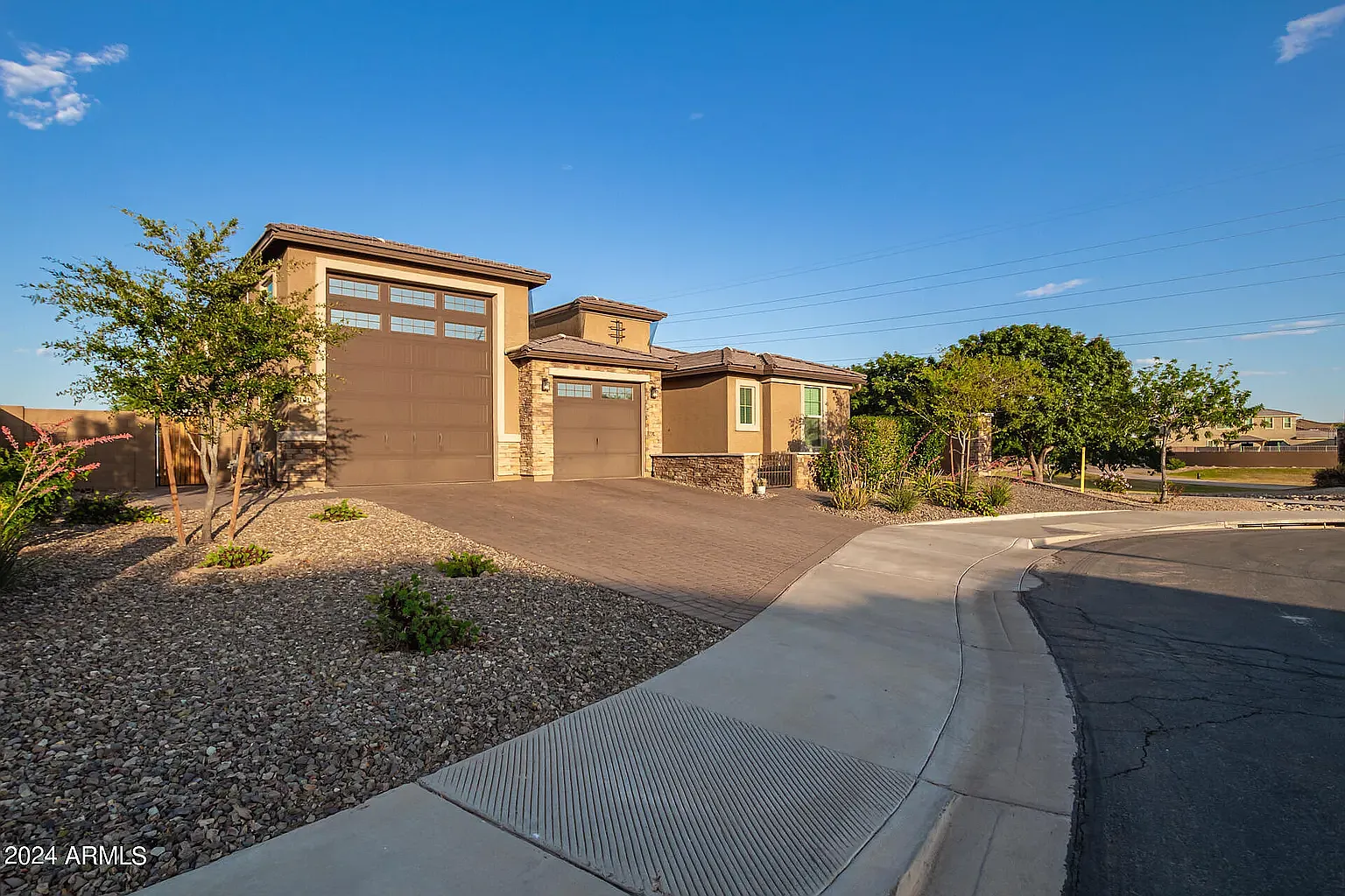 3 bed, 2390 sqft, $3,800 — Photo 4