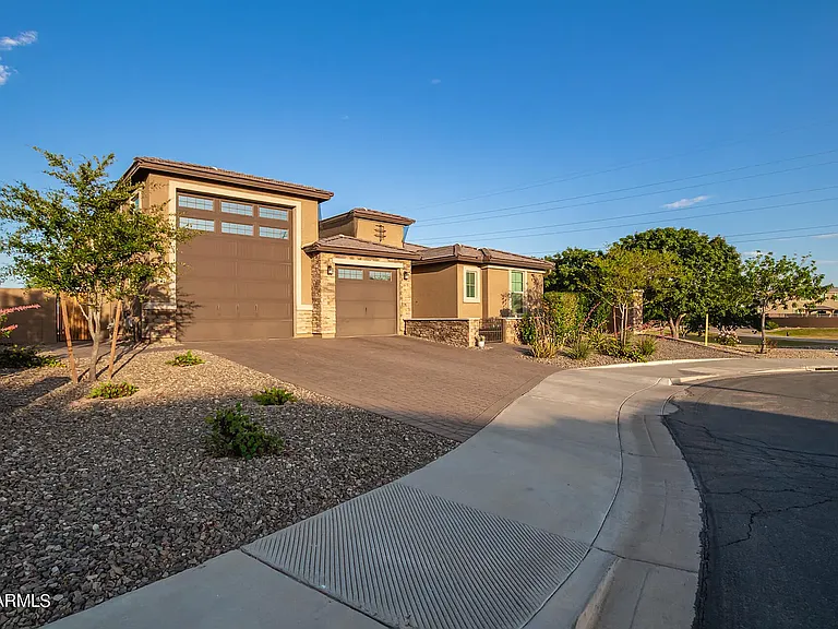 3161 S 183rd Dr — Photo 4
