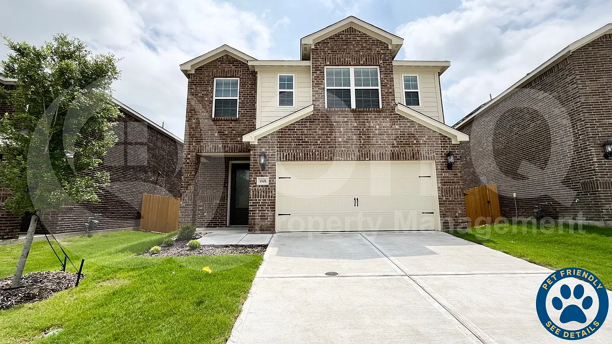 4 bed, 2.5 bath, 2307 sqft, $2,350 — Photo 1