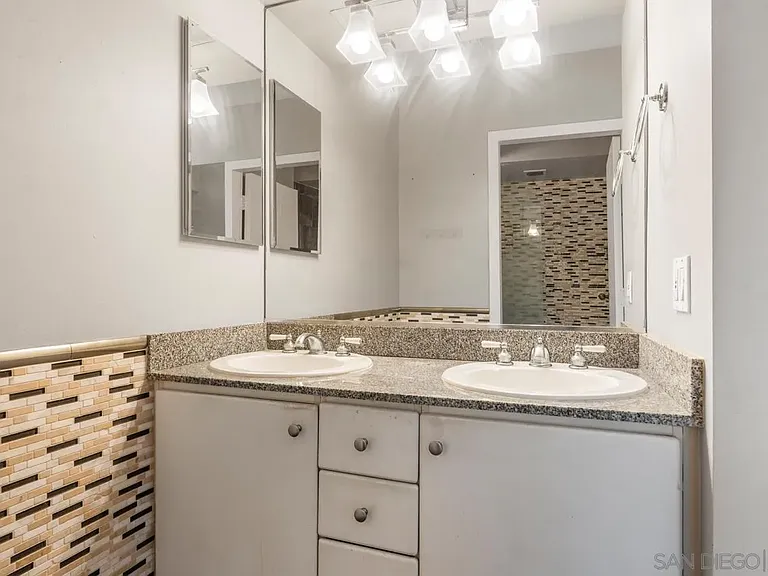 500 W Harbor Dr #714 — Photo 29