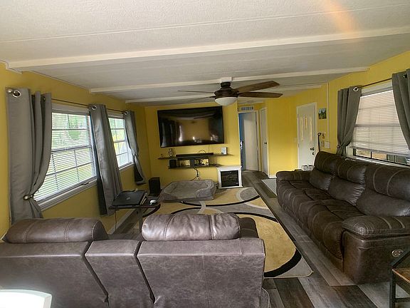 3rd image of 2422 SE 35th St