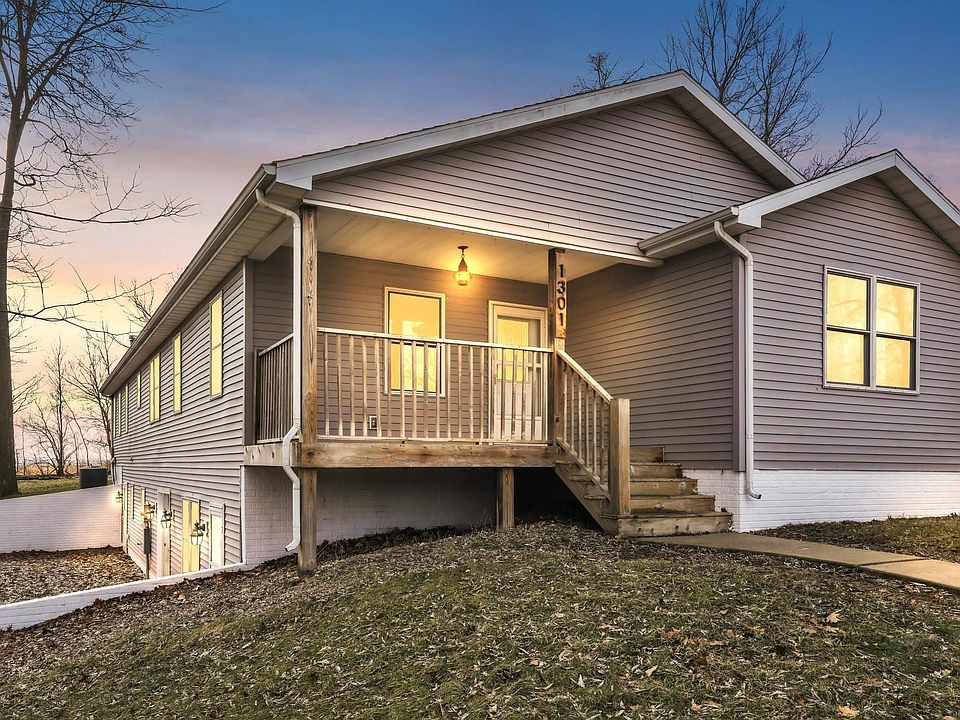 1st image of 1301 Oakwood Ln