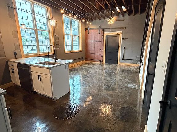 4th image of 210 S Railroad St #101