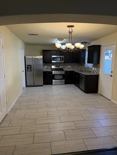 3 bed, 2.5 bath, 2205 sqft, $1,950 — Photo 4