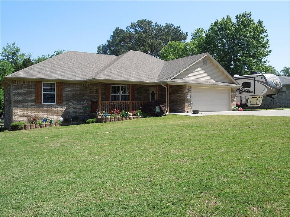 1st image of 805 Linda Ln