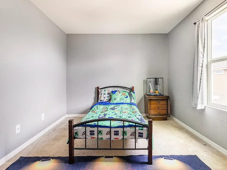 5727 S 35th Pl — Photo 8