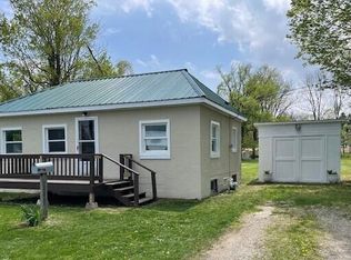 78 Taylor St, Quincy, MI 49082