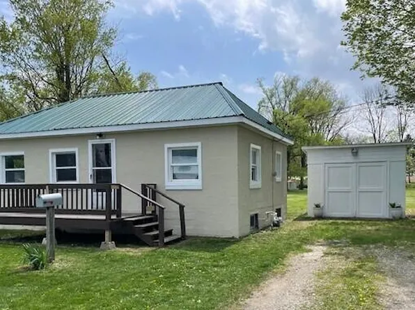 78 Taylor St, Quincy, MI 49082