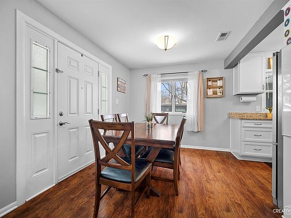 3rd image of 25W051 Argyle Ave