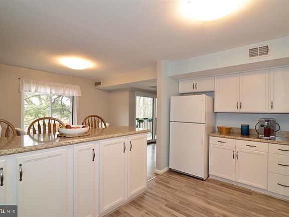 5th image of 9735 Kings Crown Ct APT 201