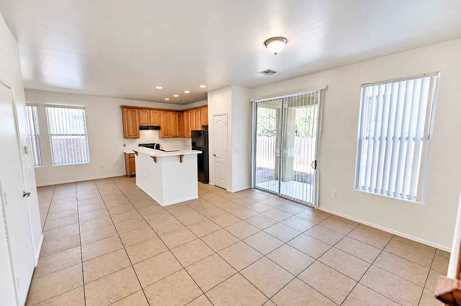 3 bed, 2.5 bath, 1608 sqft, $1,749 — Photo 4
