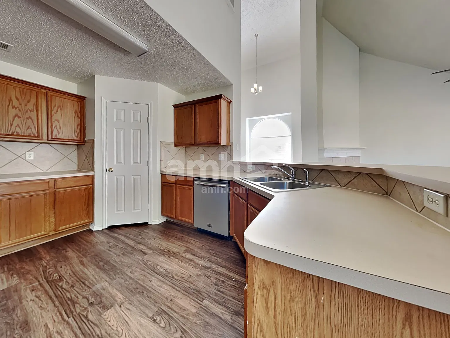 4 bed, 2.5 bath, 2676 sqft, $2,650 — Photo 4
