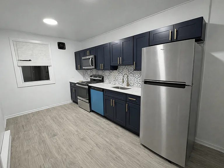 2062 E Stella St — Photo 6