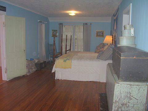 Large Bedroom