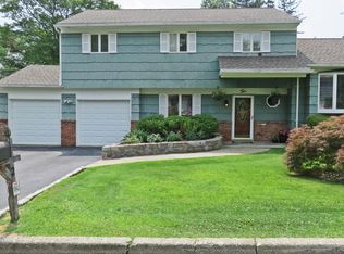2 Robert Ln, White Plains, NY 10607