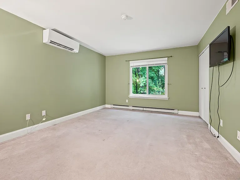 28 Candlewood Dr — Photo 2