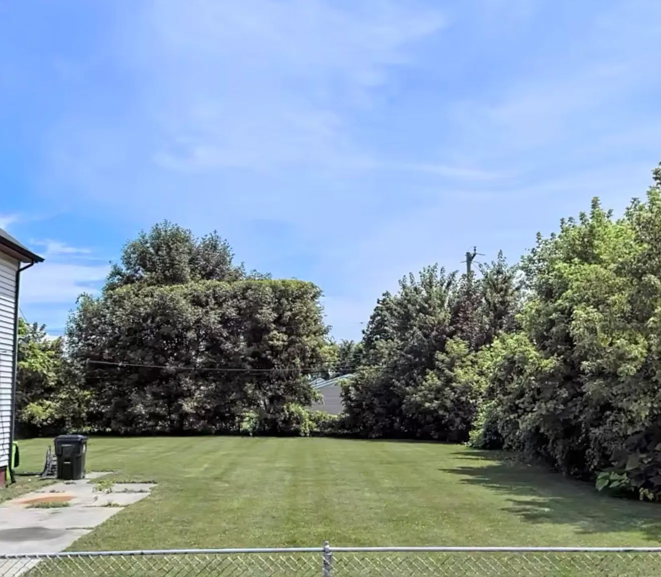 3 bed, 1.5 bath, 1056 sqft, $1,800 — Photo 2