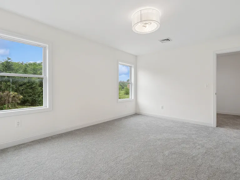 4 Sterling Dr — Photo 29