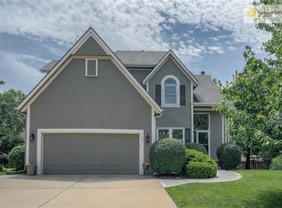 1140 SW Pacific Dr, Lees Summit, MO 64081