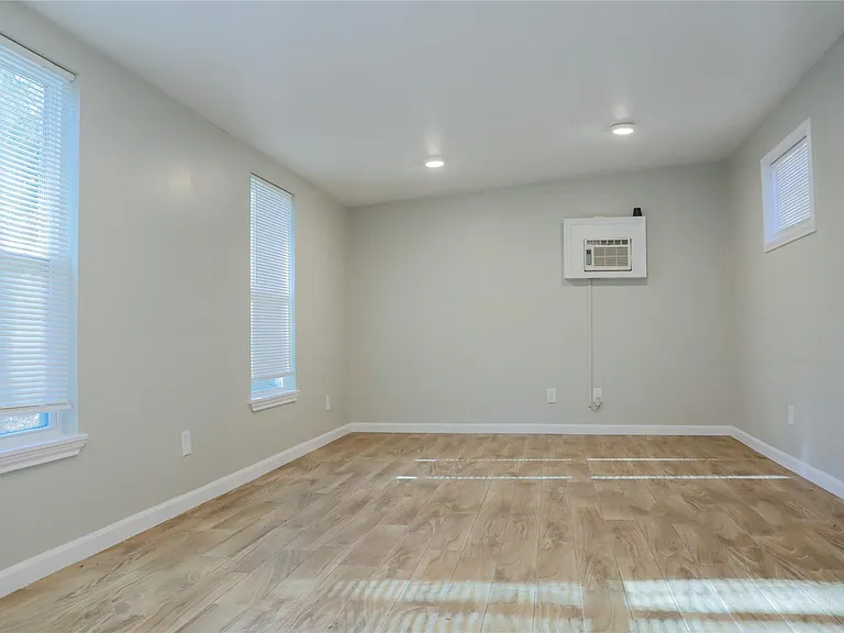 2707 S Millbend Dr — Photo 10