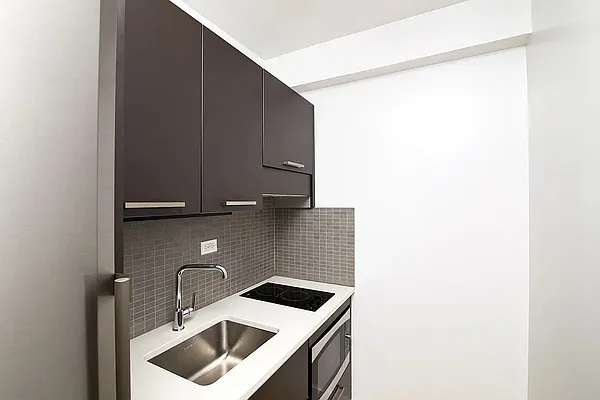 Rented by Manhattan Realty Group | media 18