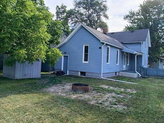 2nd image of 1704 S Wenona St