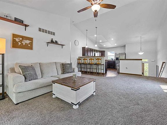 5th image of 298 Hickory Ct