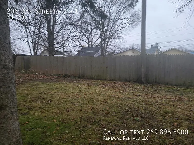 206 Oak St #1 — Photo 31