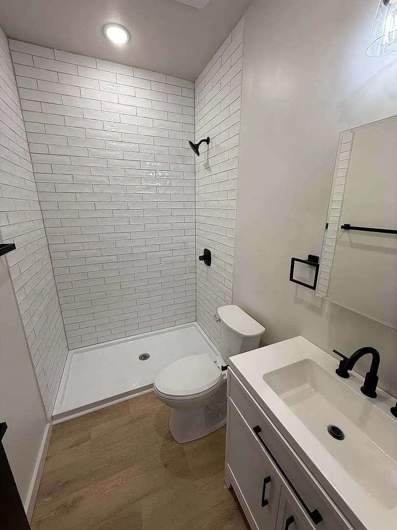Stunning 1 Bedroom with Massive Private Rooftop Balcony & City Views! — Photo 4