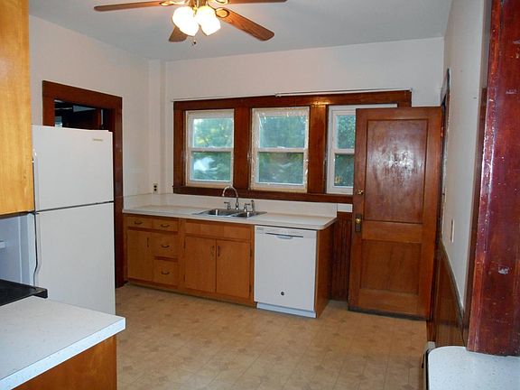 Kitchen with dishwasher