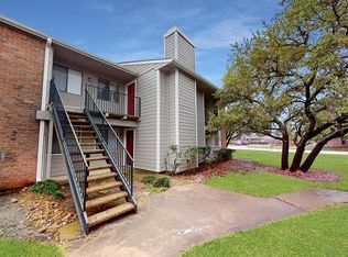 1901 Holleman Dr #103, Bryan, TX 77802