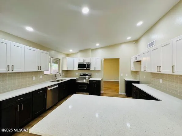 5268 E 17th St, Tucson, AZ 85711