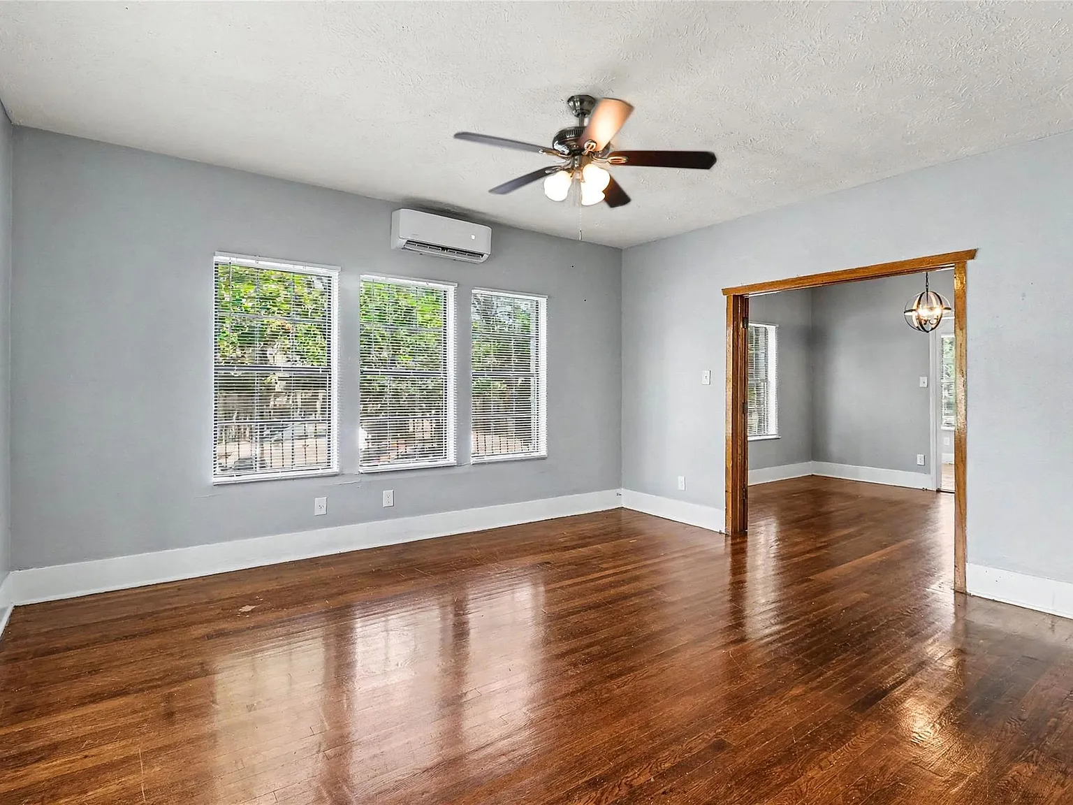 2 bed, 1.0 bath, 3227 sqft, $1,525 — Photo 2