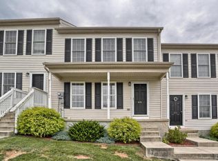 676 Knoll Dr, Mount Joy, PA 17552