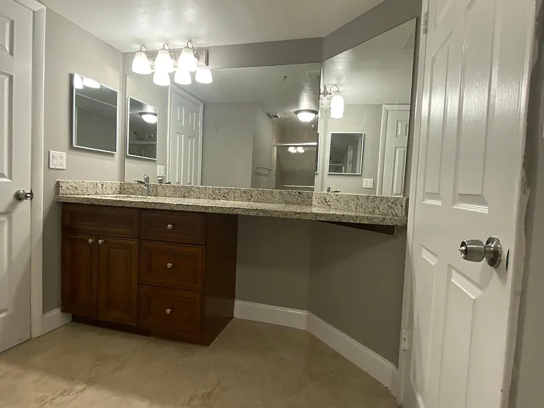 2820 N Oakland Forest Dr #307-1 — Photo 25
