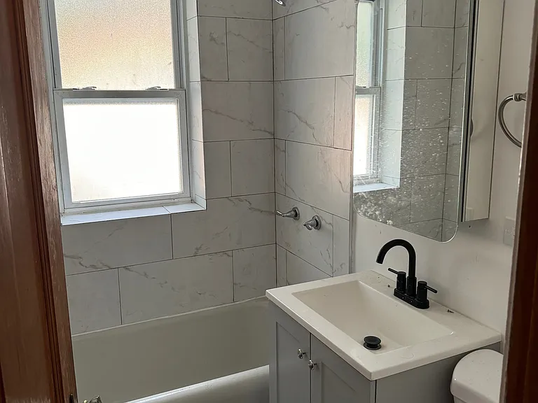 2540 N Lockwood Ave #2 — Photo 4