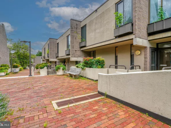 2215 Foxbane Sq, Baltimore, MD 21209